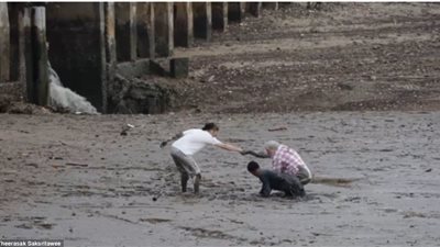 إنقاذ 12 سائحا كوريا ظلوا عالقين 14 ساعة فى الثلوج بتونس