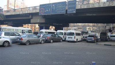 توقف تام لحركة المرور بميدان لبنان وأعلى المحور (صور)