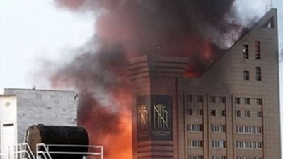 اندلاع حريق ضخم ببرج تجاري في طهران