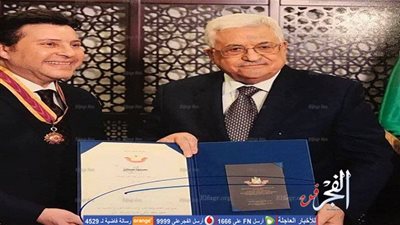 الرئيس الفلسطيني يمنح هاني شاكر وسام الثقافة والفنون والعلوم (صور)