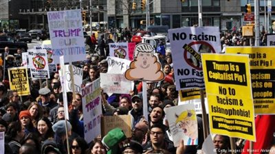 صناع الرأي العام يتظاهرون قبل تنصيب 