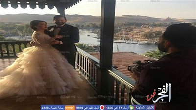 كندة علوش ترقص مع شيرين رضا في حفل زفافها بأسوان (فيديو)