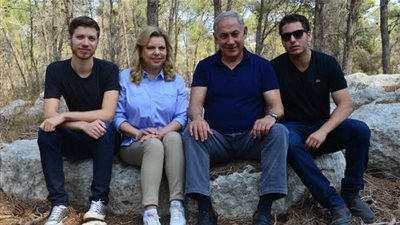 التحقيقات تكشف تورط سارة نتنياهو فى الحصول على مجوهرات من رجل أعمال إسرائيلى عام 2004