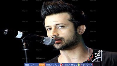 مغني باكستاني يوقف حفله لإنقاذ فتاة من التحرش (فيديو)