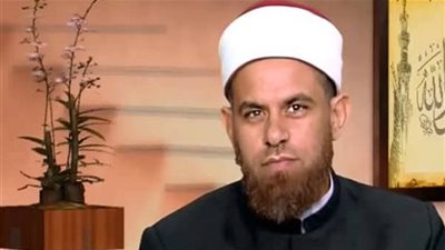 أزهري: لايجوز التيمم بالوسادة.. وصلاة المريض لا تجوز إلا بإتجاه القبلة