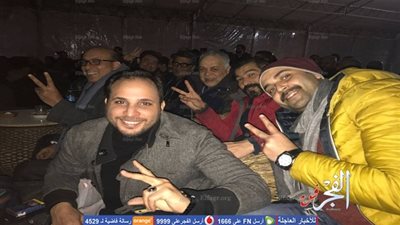 أشرف زكي يدعم المنتخب المصري أمام نظيره الأوغندي داخل نادي نقابة المهن التمثيلية (صور)