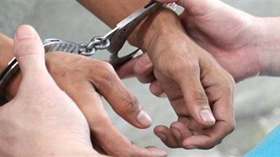 القبض على عاطل أثناء سرقته منزل ممرضه بالظاهر