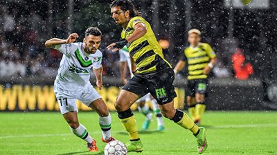 صور .. عمرو بركات يصل النادي الأهلي 