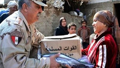 حبس 3 موظفين لصرفهم مساعدات 