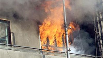 عامل يحرق شقة 