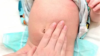 تعرفي على اسباب آلام البطن المستمرة لدى طفلك !