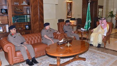 محافظ جدة يطلع على خطط إخلاء وفرضيات الدفاع المدني
