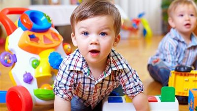 للأم العاملة: كيف تختارين الحضانة المناسبة لطفلك؟