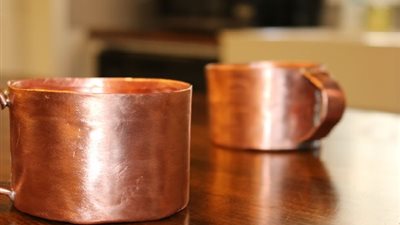 فوائد صحية رائعة لشرب الماء في أباريق وأكواب نحاسية