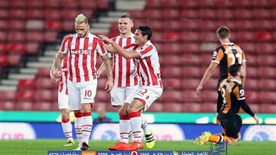 رمضان صبحي يفاجيء السفير البريطاني برد كوميدي في عيد ميلاده (صور)