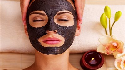 قناع الفحم لتنظيف المسام ومنحك بشرة نضرة وصحية