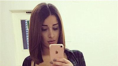 توأمتان 27 عاماً دخلتا عالم الإباحية بتشجيع والدتهما !!