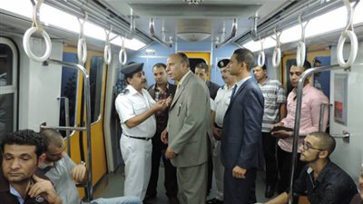 مدير شرطة النقل يضع الخطة النهائية لتأمين احتفالات يناير