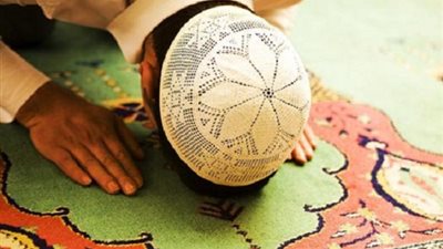 تعرف على كيفية صلاة الحاجة وفوائدها (فيديو)