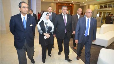 بعد بدء التشغيل التجريبي..  وزير قطاع الأعمال يتفقد فندق 