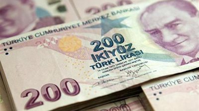 تراجع الليرة التركية لأدنى مستوياتها أمام الدولار