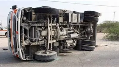 إصابة 19 عاملا في انقلاب سيارة بالمنيا