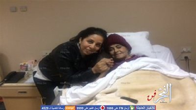 عائشة الوعد تزور مديحة يسري للإطمئنان على صحتها (صور)