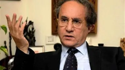 أسامة الغزالي حرب: جمال مبارك أقالني من منصبي بسبب معارضتي للتوريث