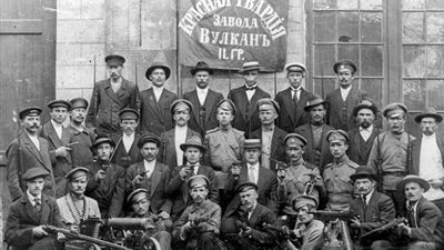 حكايات الثورة :  بعد 300 عام أعدم الروس قيصرهم ... الثورة البلشفية 