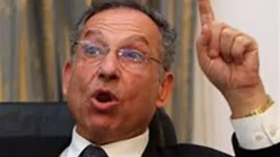 ممدوح حمزة مهاجما أحمد موسى: 