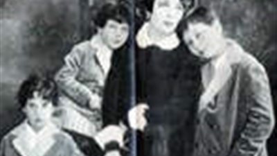 هكذا كان الملك يعامل زوجته 