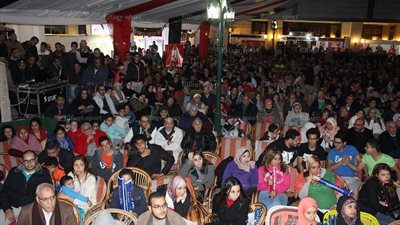 تجمع الجماهير بنادي الصيد لمتابعة مصر وغانا (صور)
