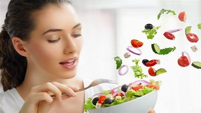 4 أطعمة تساعد علي حرق دهون الجسم وتمنحك بطن مسطح.. تعرفي عليها