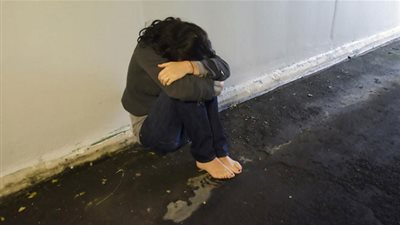 عامل يتجرد من الإنسانية ويغتصب ابنة شقيقته بالمرج