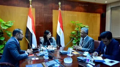 وزيرة الاستثمار تبحث سبل الاستفادة من التجربة الماليزية