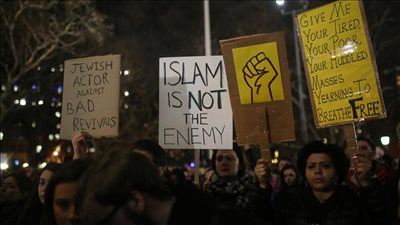 مسيرة مناهضة لترامب بنيويورك احتجاجا على سياسته بحق المسلمين واللاجئين