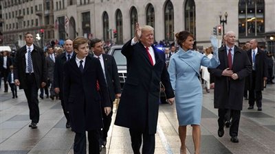 لماذا استخدم حارس ترامب يدين اصطناعيتين في حفل التنصيب؟