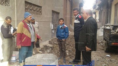 رئيس مدينة دسوق يكلف بحل مشاكل الصرف الصحي  (صور)