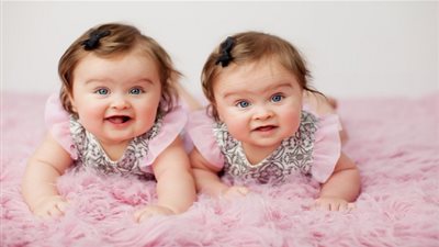 7 نصائح تساعدك في التعامل مع طفليك التوأم