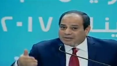 هكذا رد السيسي على شابة حاولت إحراجه في مؤتمر الشباب