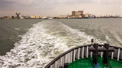 الطقس السئ يُعطل حركة تداول السفن بميناء دمياط ورحلات الصيد (صور)