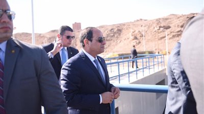 الرئيس السيسي يوجه بحل مشكلة الصرف الصحي في محطتي كيما بأسوان نهائيا (صور)