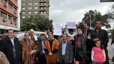 أهالى كفر شكر ينظمون وقفة تأييد لمحافظ القليوبية (صور) 