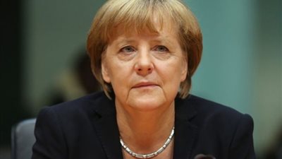 ميركل تشكك في توزيع أكثر عدلًا للاجئين في أوروبا