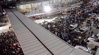 احتجاجات ضد قرار منع دخول المسلمين واللاجئين لأمريكا (صور)