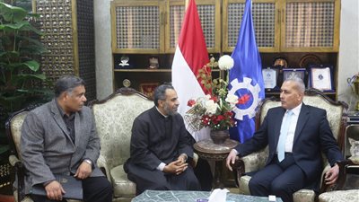 محافظ السويس يستقبل الأب بشاي راعي كنيسة الراعي الصالح