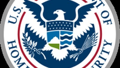 وزارة الأمن الداخلي الأمريكية: قرار ترامب بشأن الهجرة سيظل مطبقا