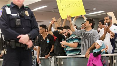 الجامعة العربية تستنكر منع دخول مواطنين عرب وخاصة السوريين إلى أمريكا