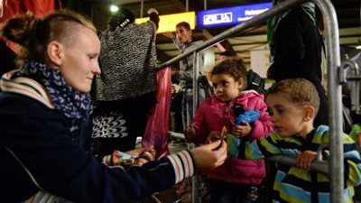 كندا تعلن تقديم إقامة مؤقتة للعالقين بسبب قرار ترمب منعهم من الدخول