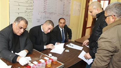 ضبط 23 عاملا بالمدارس يتعاطون المخدرات في حملة للكشف على 217 معاون خدمات